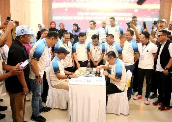 Gubernur Lampung dan Kapolda Adu Strategi di Pembukaan Turnamen Catur SMANDA CUP 2025