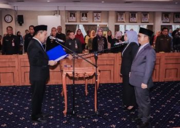 Sekdaprov Lampung Lantik Dua Pejabat Eselon II, Dorong Pembangunan Desa dan Perlindungan Perempuan-Anak