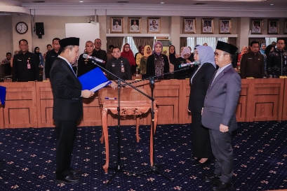 Sekdaprov Lampung Lantik Dua Pejabat Eselon II, Dorong Pembangunan Desa dan Perlindungan Perempuan-Anak