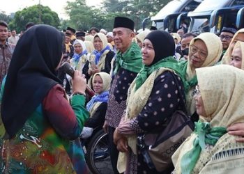 Walikota Eva Dwiana Lepas Keberangkatan Ratusan Jamaah Umroh