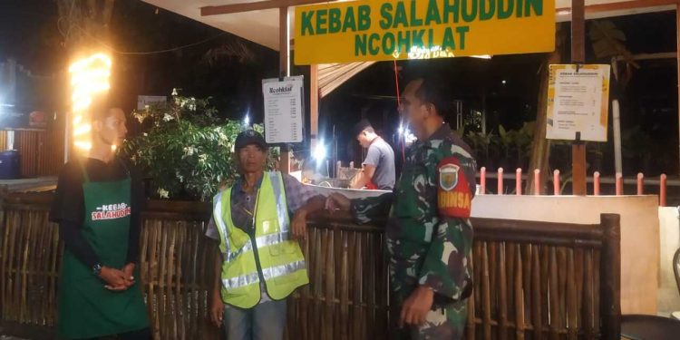 Anggota Koramil 410-06/KDT Gelar Komsos di Kota Sepang