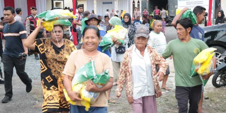 GPM Polres Tulang Bawang Diserbu Warga, 3 Ton Beras SPHP Ludes Dalam 1 Jam