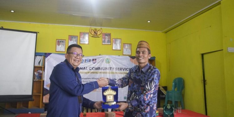 Bangun Desa Wisata Berstandar Internasional FEB Unila, UITM, UM Kalianda Adakan PKM di Desa Sukaraja