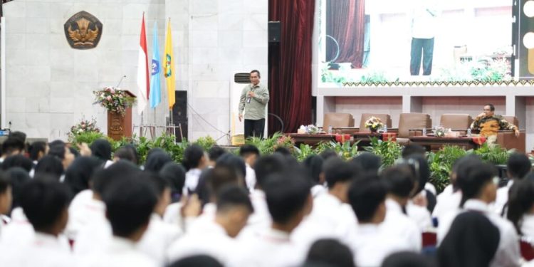 Warek III Soroti Peran Mahasiswa di Era Digital pada PKKMB Hari Kedua