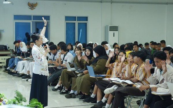 YBC Session 2 Spektakuler!Darmajaya Beri Ruang Siswa Jadi Entrepreneur