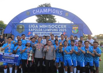 Liga Minisoccer Kapolda Cup 2025 Berkahir, Kapolda Lampung Berikan Langsung Piala Bergilir