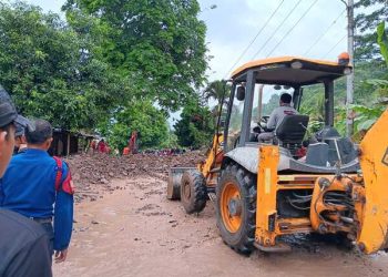 Banjir di Wilayah Pesisir Akibat Hujan Deras, Pemkab Pesawaran Turun Langsung Tanggulangi Dampak