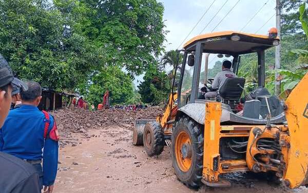 Banjir di Wilayah Pesisir Akibat Hujan Deras, Pemkab Pesawaran Turun Langsung Tanggulangi Dampak