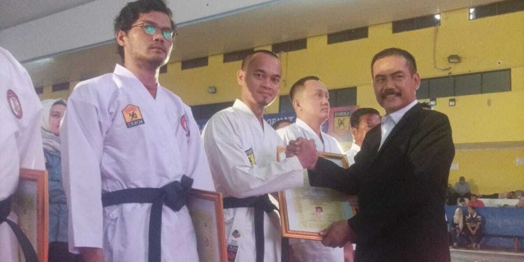 Ketua Forki Lampung Utara Terima Gelar Dan II Kehormatan Lemkari