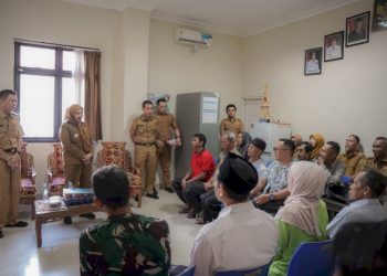 Pemkot Bandar Lampung Beri Bantuan Tunai Kepada Korban Puting Beliung di Kemiling 
