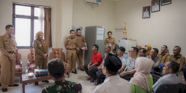 Pemkot Bandar Lampung Beri Bantuan Tunai Kepada Korban Puting Beliung di Kemiling