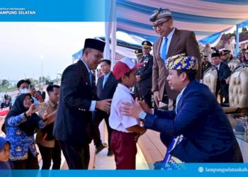 Aksi Heroik Raihan, Bocah SD Penyelamat Merah Putih Terima Hadiah Istimewa dari Bupati Egi Radityo