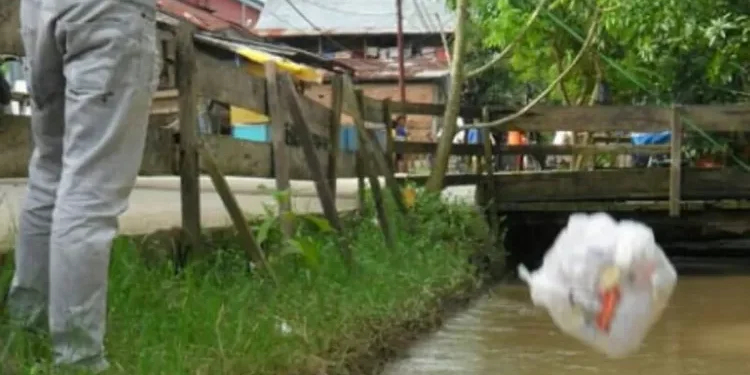 Cegah Banjir, DLH Bandar Lampung Imbau Warga Tak Buang Sampah ke Sungai