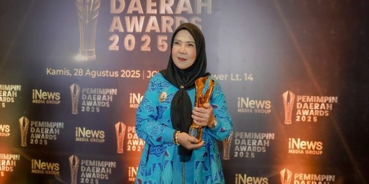 Walikota Hj. Eva Dwiana Raih Pimpinan Daerah Awards 2025