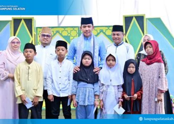 Bupati Egi Hadiri Maulid Nabi di Mekar Jaya, Santuni Anak Yatim dan Janjikan Jalan Dibangun 2026