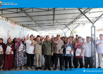 Program Bedah Rumah Aspirasi: Warga Candipuro Sambut Hangat Kunjungan Ketua MPR RI