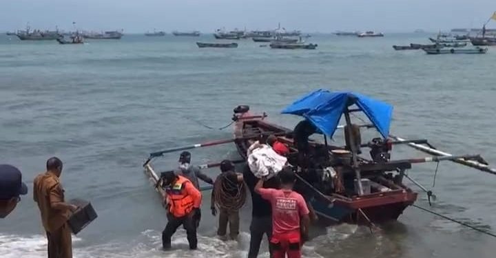 Tim Ekspedisi Perbaikan Jembatan Gantung Tempuh 5 Jam di Laut Menuju Pekon Tampang Muda