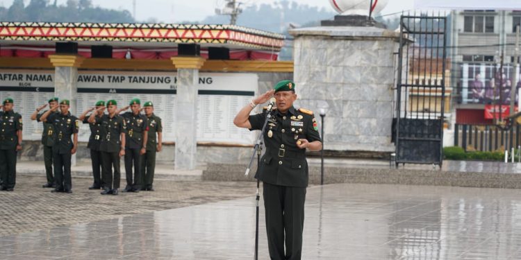 HUT Ke-78 Korem 043/Gatam, Brigjen TNI Haryantana, S.H. Pimpin Ziarah di TMP Tanjung Karang