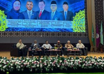 Rektor Unila Narasumber Simposium Nasional Kependudukan 2025 di UNP