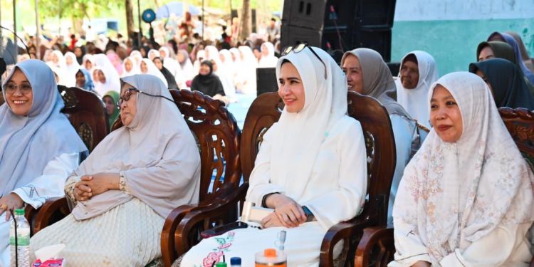 Bupati Nanda Indira Hadiri Pengajian Akbar Peringatan Maulid Nabi Muhammad SAW dan Haul Masyayeikh di Desa Gerning