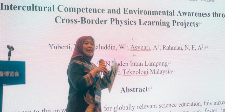 Prof. Yuberti Dosen UIN RIL Jadi Keynote Speaker di Konferensi Internasional Hangzhou China