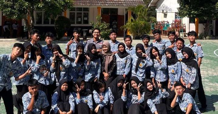 Mahasiswa PTI IIB Darmajaya Membantu Mengajar di SMKN 1 Bandar Lampung