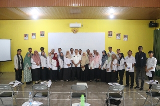 Tim Dosen IIB Darmajaya Ajari Guru SMKN 1 Kalianda Aman Mengajar di Ruang Digital