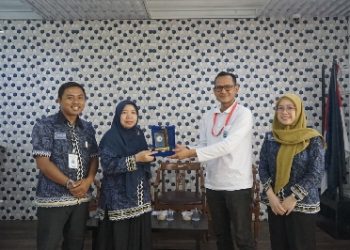 Puluhan Pelajar SMKN 2 Kotabumi Belajar Sains Data di Kampus The Best