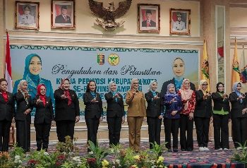 Ibu Purnama Wulansari Bersama Wagub Jihan Nurlela Hadiri Acara Pelantikan Perwosi
