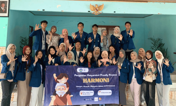HMJ Sosiologi Unila Gelar Harmoni 2025, Tebar Kebahagiaan di Panti Tresna Werdha