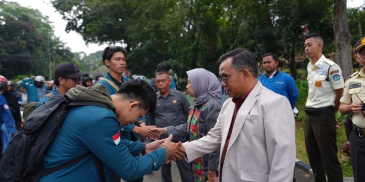 Rektor Unila Lepas Keberangkatan Mahasiswa Sampaikan Aspirasi Damai di DPRD Lampung