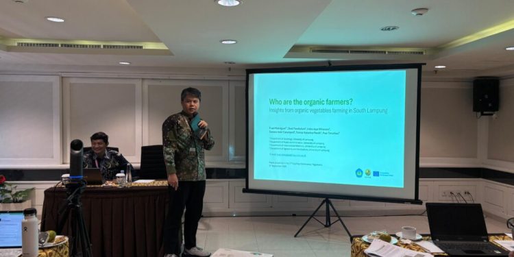 Peneliti Tim HARVEST Unila Presentasikan Studi Petani Organik di Konferensi Internasional Orgatrop UGM