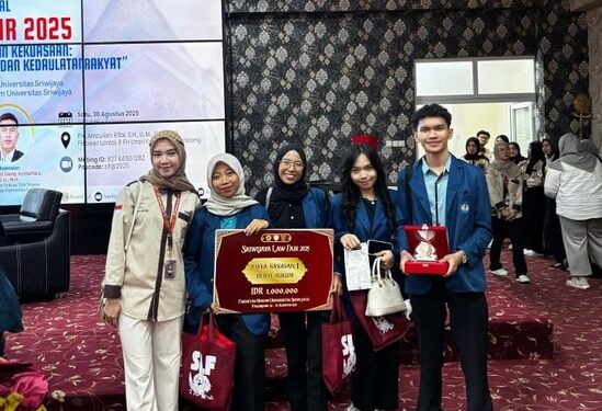 Tim Delegasi FH Unila Raih Juara di Kompetisi Debat Hukum Nasional Piala Bergilir Sriwijaya Law Fair 2025