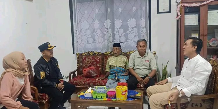 Viral Ada Warganya Terlantar, Bupati Mesuji Kirim Camat dan Kades Menjemput