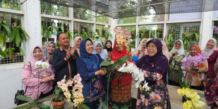 Rektor Unila Resmikan Rumah Kaca Anggrek, Wujud Komitmen Konservasi dan Inovasi