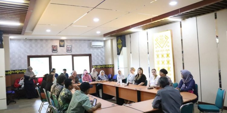 Mahasiswa Australia Kunjungi FISIP Unila dalam Program Cultural & Study Visit 2025