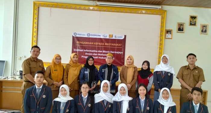 Tim Dosen IIB Darmajaya Gelar FGD Bersama Siswa/I SMAN 5 Bandar Lampung dalam Pencegahan Cyberbullying