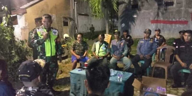 Babinsa dari Koramil 410-01/Panjang Melakukan Komsos Serentak di Tiga Kecamatan