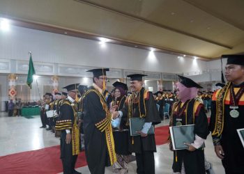 Kukuhkan 1.587 Wisudawan, Rektor UIN Raden Intan Lampung Pesan Alumni Menjadi Intelektual yang Adaptif dan Inovatif