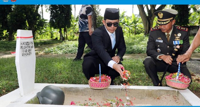 Bupati Egi Bersama Dandim 0421/LS Berziarah ke TMP Kesuma Bangsa