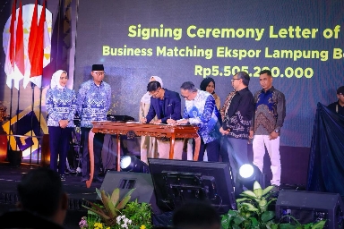 Tutup Lampung Begawi 2025, Gubernur Mirza Tegaskan Komitmen Penguatan Regulasi dan Kebijakan yang Berpihak Pada UMKM