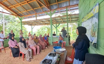KTH Wono Harjo Padang Cermin Diberi Pelatihan Mengolah Buah Pala jadi Permen Herbal