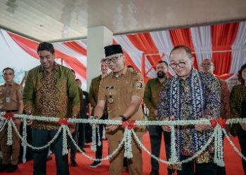 Gubernur Mirza Meresmikan Pabrik Penyulingan Minyak Kelapa Sawit