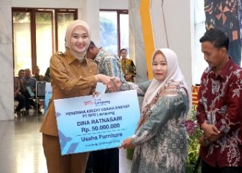 Wagub Jihan Serahkan KUR ke Pelaku UMKM, Dukung Program Nasional Penciptaan Lapangan Kerja