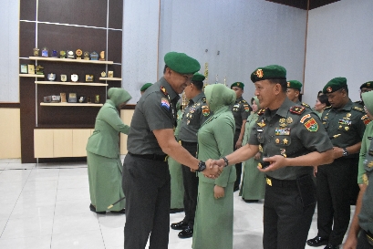 Gelar Tradisi Penerimaan Warga Baru, Pangdam XXI/Raden Inten Ucapkan Selamat atas Kepercayaan yang Diberikan TNI AD