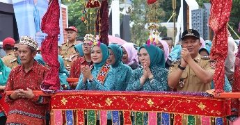 Ketua TP. PKK Provinsi Lampung Purnama Wulan Sari Mirza Gelar Kunjungan Kerja ke Lampung Barat, Canangkan Desa TAPIS