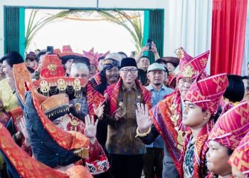 Hadiri Pagelaran Budaya Karo, Gubernur Mirza Ajak Generasi Muda Lestarikan Budaya