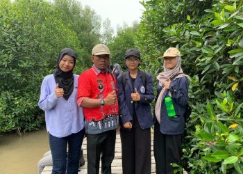 Mahasiswa Prodi Pariwisata IIB Darmajaya Observasi Ekowisata Mangrove di Desa Sumber Nadi