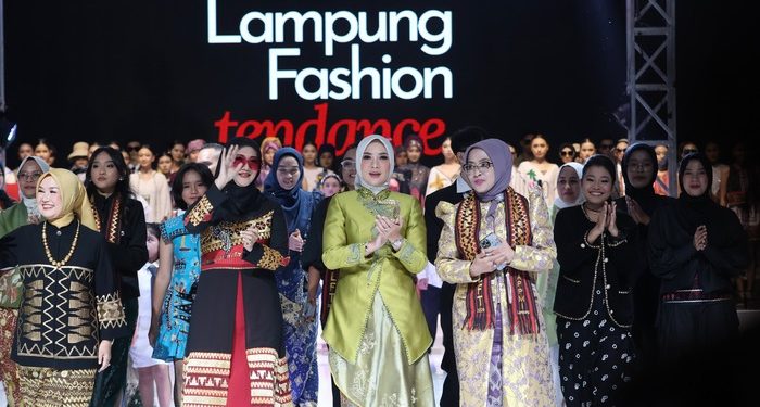 Ketua Dekranasda Provinsi Lampung Buka Lampung Fashion Tendance 2025, Tampilkan Desainer dari Sejumlah Negara