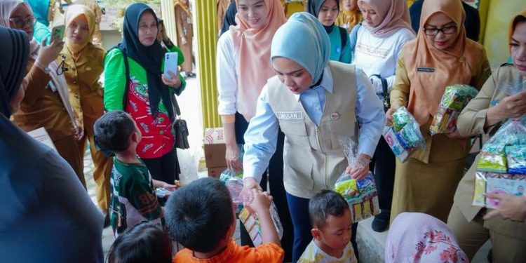 Tim Pembina Posyandu Lampung Salurkan Bantuan Susu, Dukung Gerakan Nasional Cegah Stunting